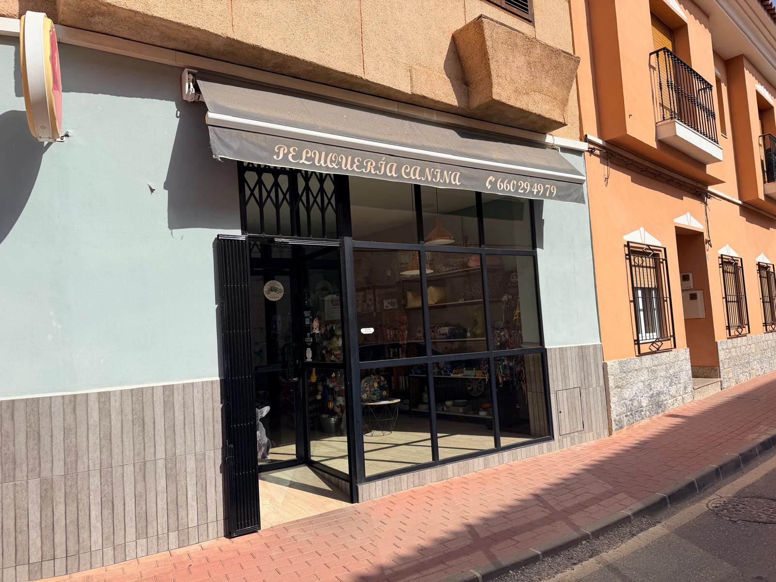 Fachada de Mimados Peluquería Canina en Alhama de Murcia